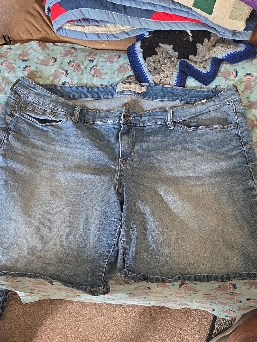 Torrid Light Wash Denim Women's Shorts - Comfortable Casual Cut